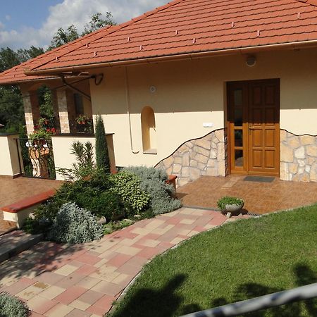 Janus Apartman Шарвар Екстер'єр фото