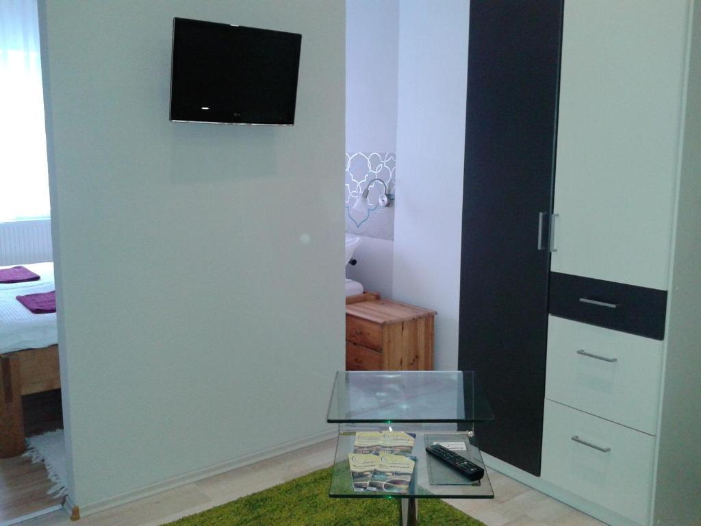 Janus Apartman Шарвар Номер фото